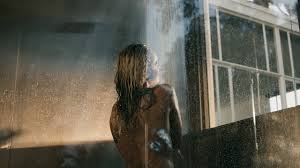 Miley Cyrus’tan duşta klip