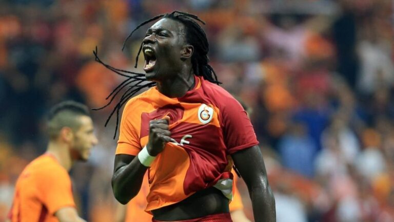 Bafetimbi Gomis, futbolu bırakacağı haberlerini yalanladı