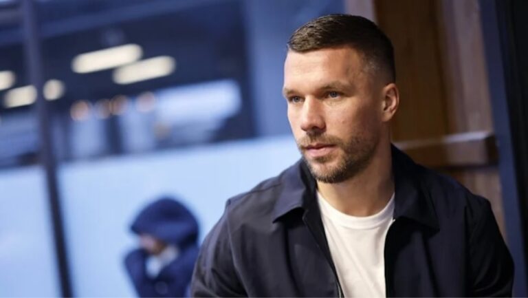 Lukas Podolski’den Galatasaray’ın konteyner kampanyasına bağış