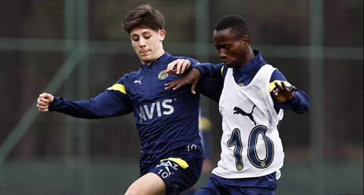 Fenerbahçe’nin yeni transferi sessiz sedasız ilk antrenmanına çıktı