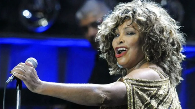 Dünyaca ünlü şarkıcı Tina Turner yaşamını yitirdi