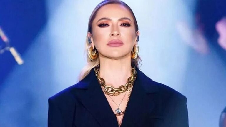 Hadise’nin yatak pozları olay oldu