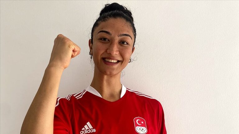 Milli tekvandocularımız Nafia Kuş ve Sude Yaren Uzunçavda altın madalya kazandı