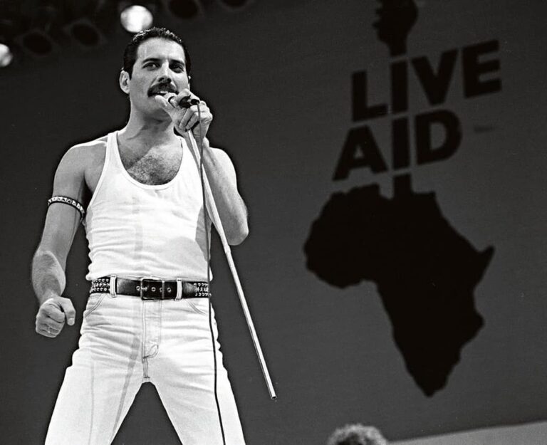 Freddie Mercury: Eski evinin eşyaları açık artırmada satılıyor