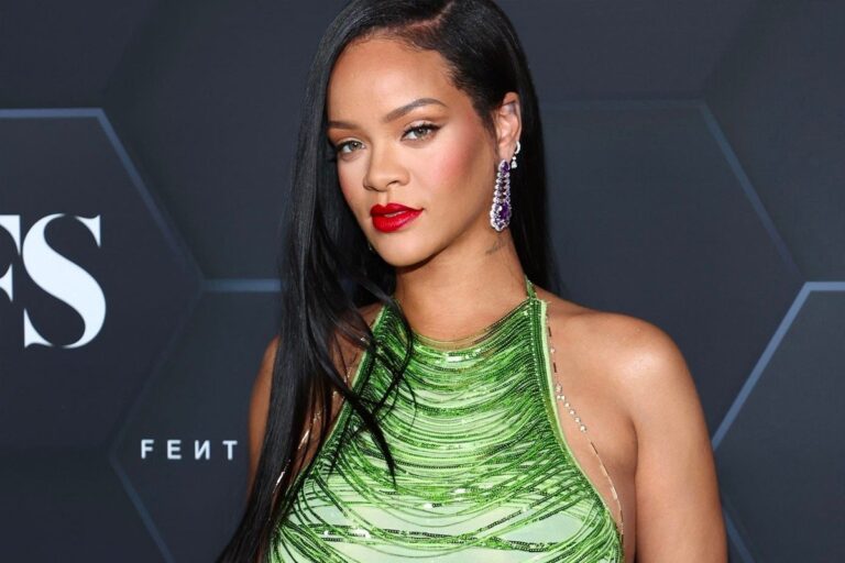 Rihanna, Los Angeles’taki engelli ve evsiz gaziler için bağış yaptı
