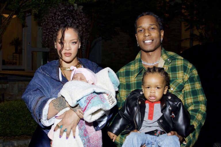 Rihanna ve ASAP Rocky’den aile pozları