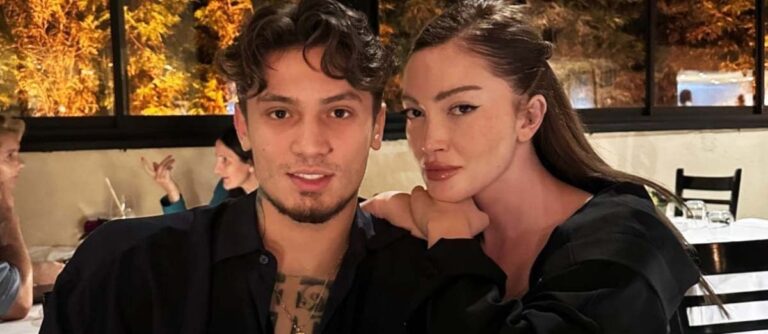 Danla Biliç ile Çakal dudak dudağa aşklarını paylaştı