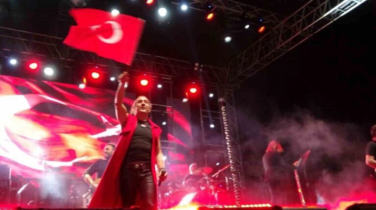 Ünlü sanatçı Kıraç’tan Cumhuriyet’in 100. yılı için özel marş