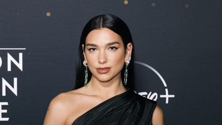 Dua Lipa’nın kazancı dudak uçuklattı