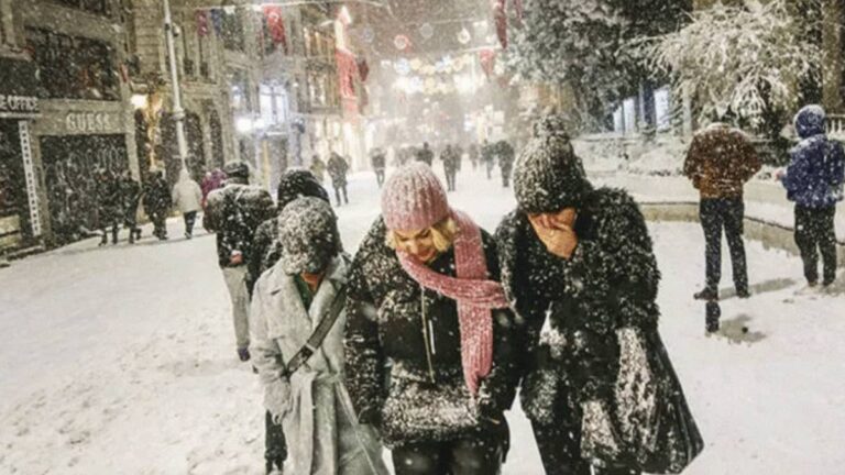 Yola çıktı geliyor. 20 cm kar yağacak. İstanbul’da kar bekleyenlere