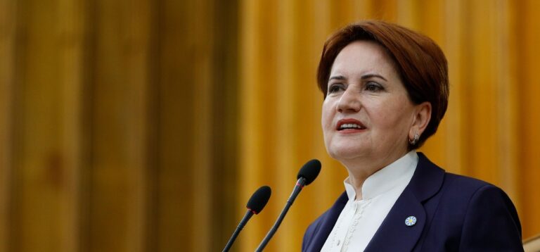 Meral Akşener, pankart krizinin detaylarını anlattı… Özgür Özel’e sert tepki