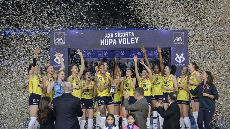 Fenerbahçe Opet Kadınlar Kupa Voley’de şampiyonluğa ulaştı