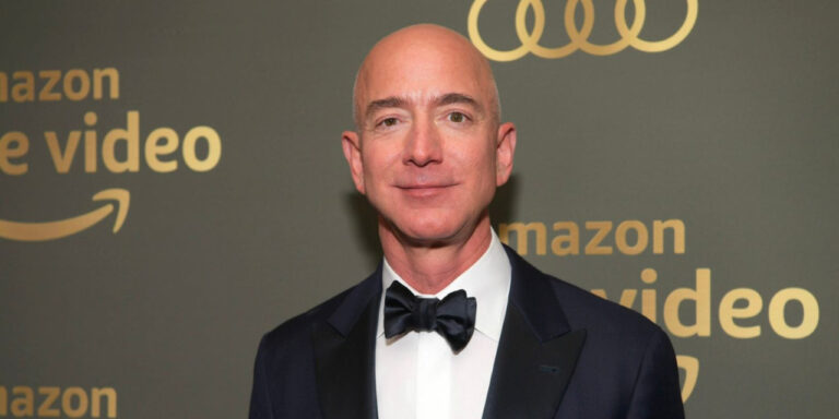 Jeff Bezos yeniden dünyanın en zengini oldu