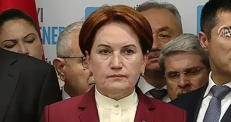 Meral Akşener İYİ Parti Genel Merkezi’ndeki makam odasında bulunan eşyalarını toplattı