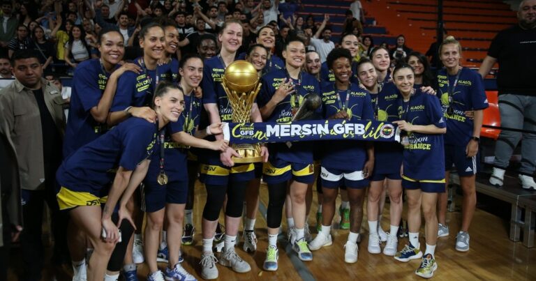 Fenerbahçe Alagöz Holding namağlup şampiyon oldu