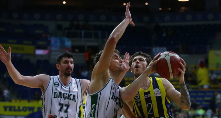 Fenerbahçe Beko Darüşşafaka’yı farklı yendi