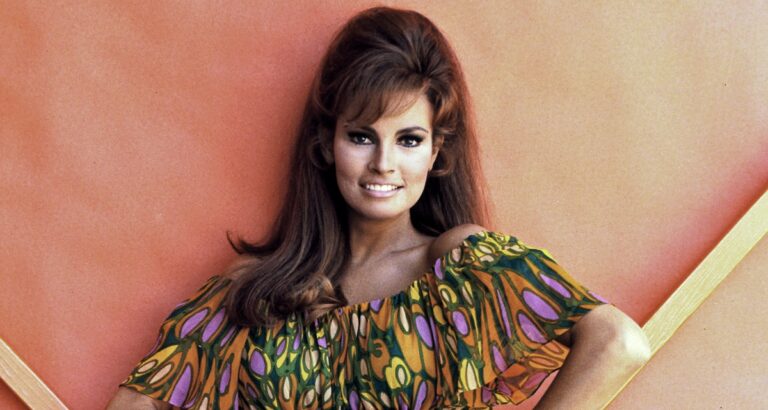 Ünlü oyuncu Raquel Welch’in kostümleri ve takıları 1 milyon dolara satıldı