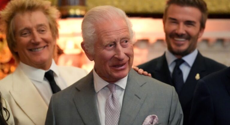 Rod Stewart Kral Charles’ın önünde David Beckham’la dalga geçti