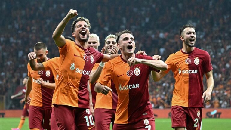 Galatasaray’da 2 isimle yollar ayrılıyor