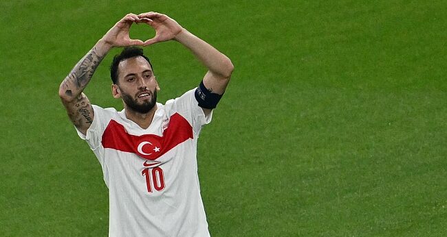 Hakan Çalhanoğlu’na büyük onur