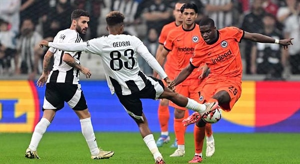 Beşiktaş Dolmabahçe’de 3 golle yıkıldı!