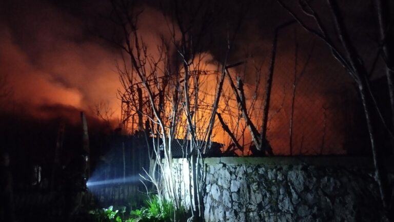 Dizide kullanılan köşk küle döndü