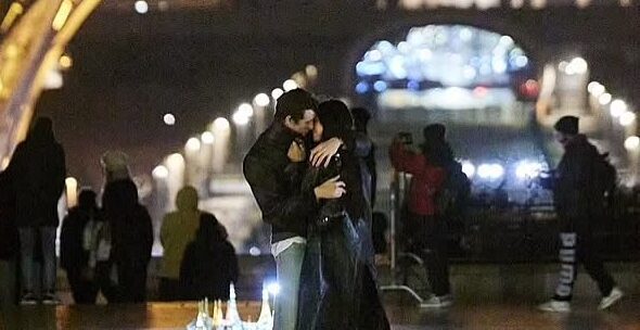 Dua Lipa ve Callum Turner’dan Eyfel’de Dans