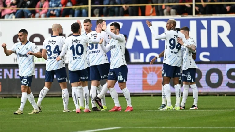 Fenerbahçe Alanyaspor’u deplasmanda yendi, Szymanski tarihe geçti