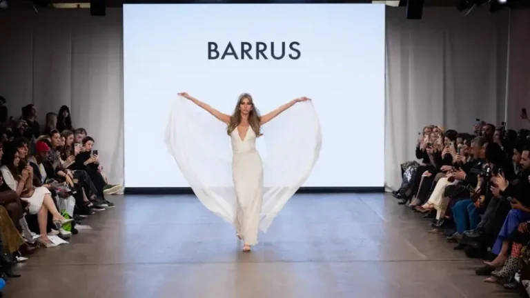 Londra Moda Haftası’nda Çağla Şıkel rüzgarı