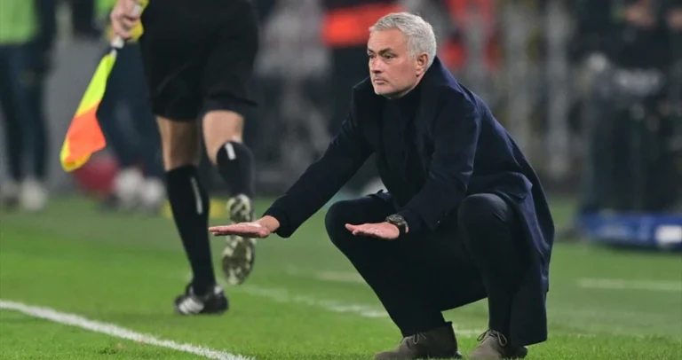 Jose Mourinho transfere engel oldu. Fenerbahçe için ter dökmeye devam edecek
