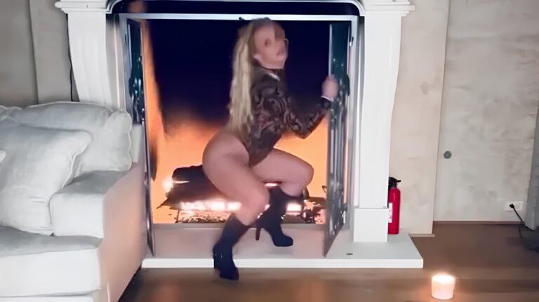 Britney Spears’tan şömine dansı