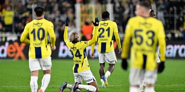 Fenerbahçe, Trabzonspor’u 4 golle devirdi. Talisca’dan hat-trick yaptı