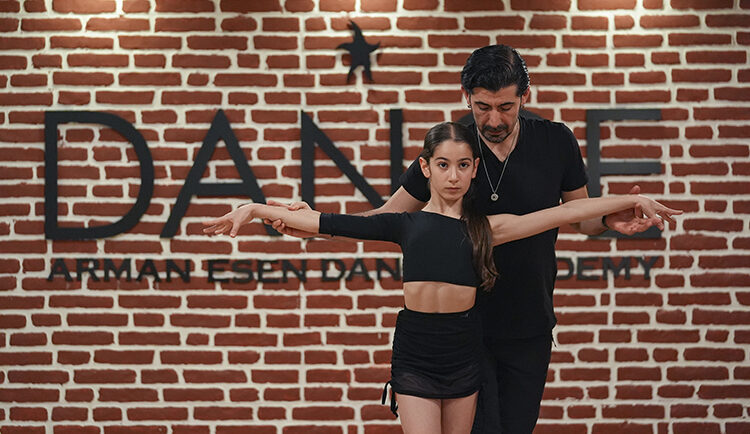 Dansta dünya birincisi Lena, 11 yaşına 100’den fazla kupa ve madalya sığdırdı