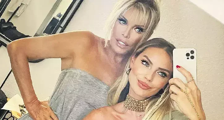 Ajda Pekkan konseri sonrası kokoreç molası verdi