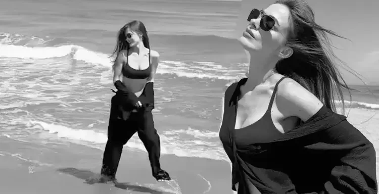 Bensu Soral’dan plaj pozları