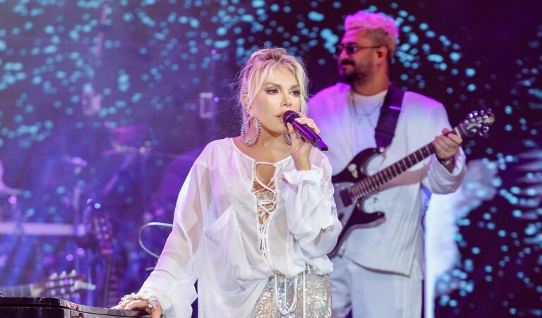 Süperstar Ajda Pekkan, yaz turnesine İzmir’de başladı