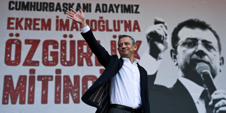 Özgür Özel açıkladı. İmamoğlu için 14,8 milyon imza toplandı