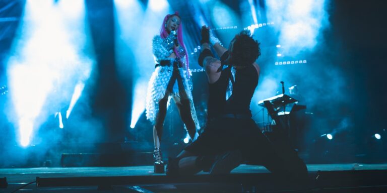 Hande Yener İzmir’i salladı