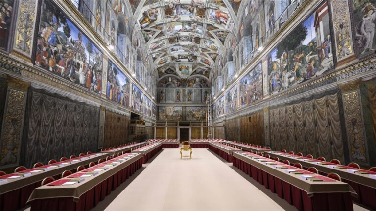 Vatikan’da seçim. Papa ilk oturumda seçilemedi