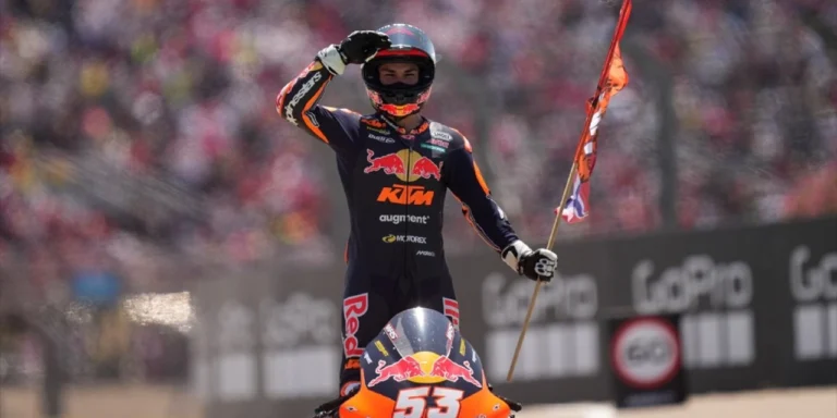 Deniz Öncü’den tarihi zafer