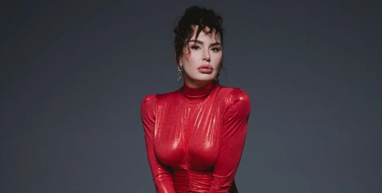 Aysu Baçeoğlu, Demet Akalın’ı topa tuttu