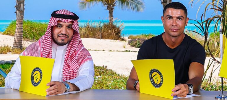 Cristiano Ronaldo Al Nassr ile resmen imzaladı