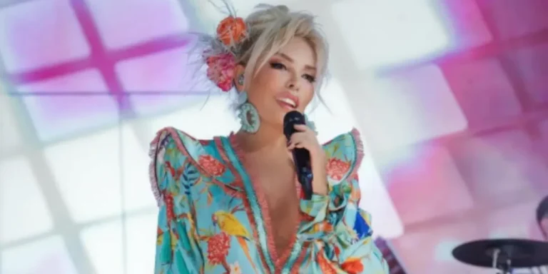 Ajda Pekkan Barbie bebek gibi