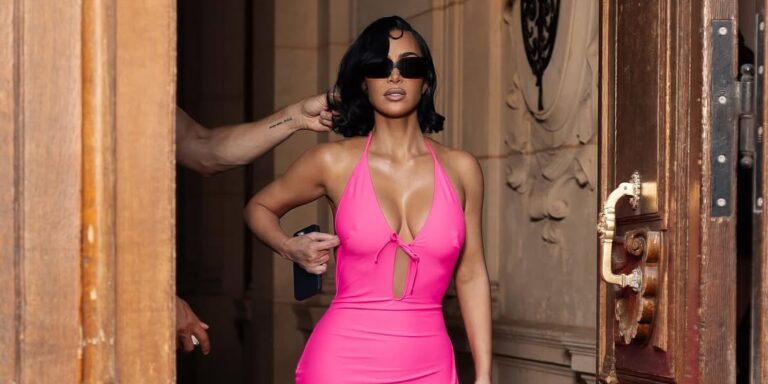 Paris Moda Haftası’nda dikkatler Kim Kardashian’ın Üzerinde