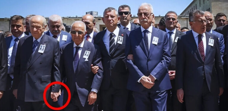 Altan Öymen’in son yolculuğunda el ele kol kola