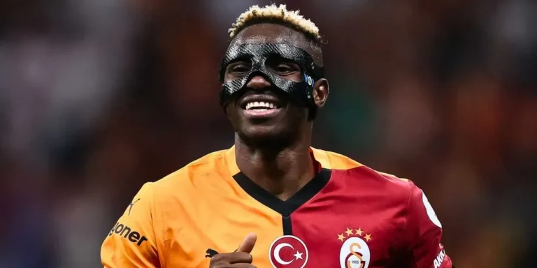 Victor Osimhen koptu geliyor