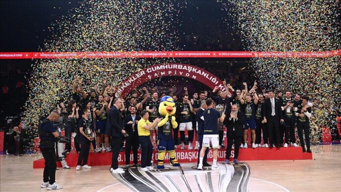 Potada kupa Fenerbahçe’nin. Derbide Beşiktaş’ı devirdi