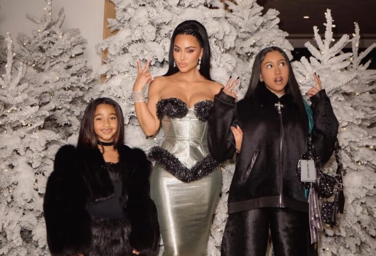 Kim Kardashian’ın yılbaşı özel gümüş şıklığı