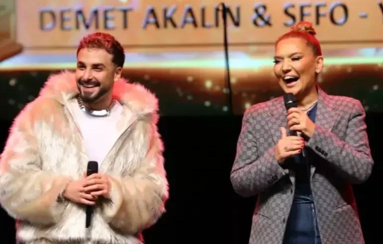 Sefo kürklü stiliyle ödül törenine damga vurdu