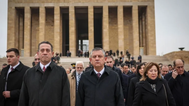 İsmet İnönü vefatının yıl dönümünde anıldı